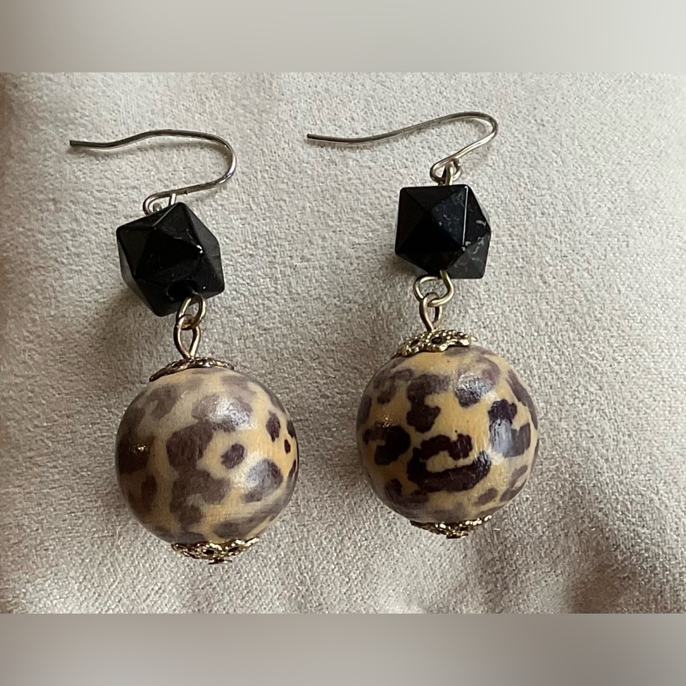 NWOT Leopard Print Beaded Earrings - Picture 9 of 9